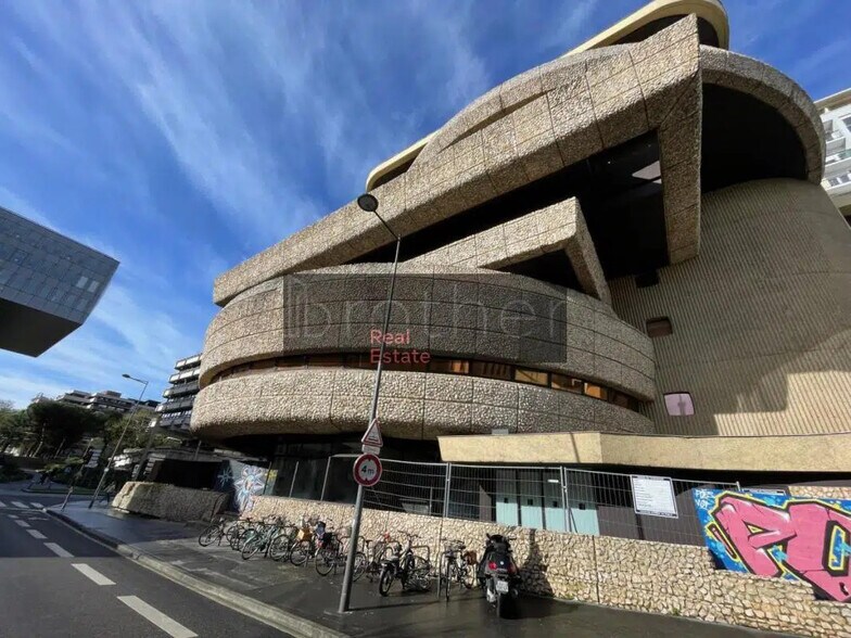 Office in Bordeaux for lease - Building Photo - Image 1 of 5