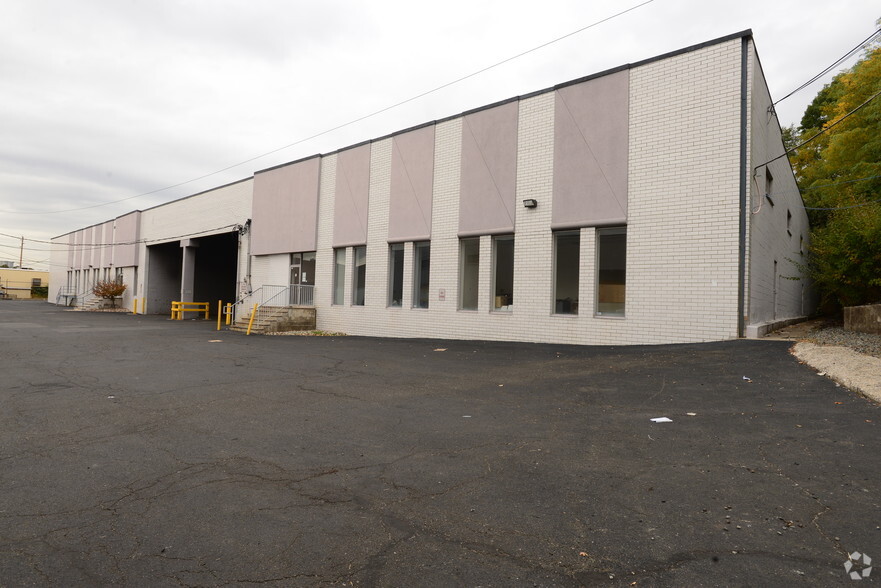 585 Industrial Rd, Carlstadt, NJ for sale - Building Photo - Image 1 of 1