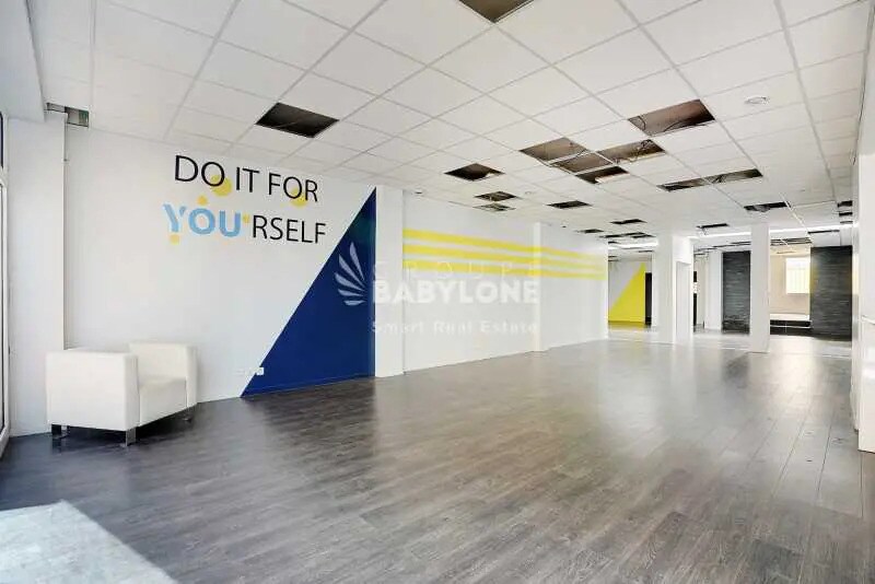 Retail in Malakoff for lease - Interior Photo - Image 2 of 8