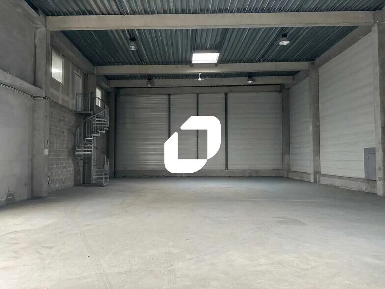 Flex in Argenteuil for lease - Interior Photo - Image 2 of 17