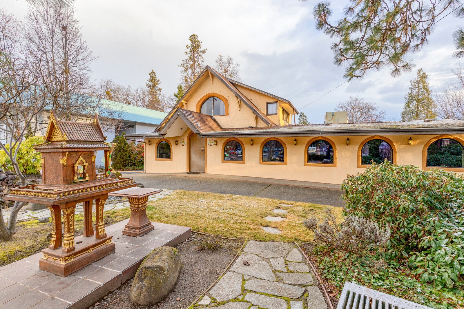 1667 Siskiyou Blvd, Ashland, OR for sale Primary Photo- Image 1 of 1