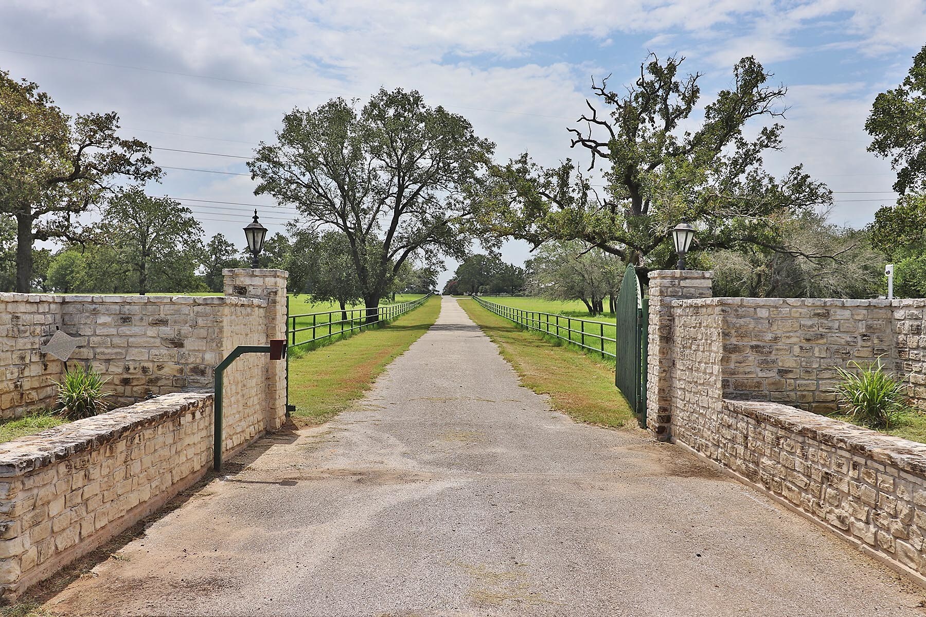 6838 State Highway 97 E, Floresville, TX for sale Primary Photo- Image 1 of 1