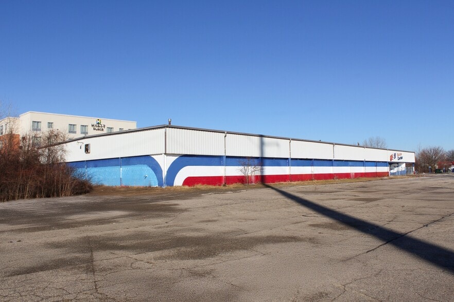 3909 Main St, Mishawaka, IN for sale - Building Photo - Image 2 of 3