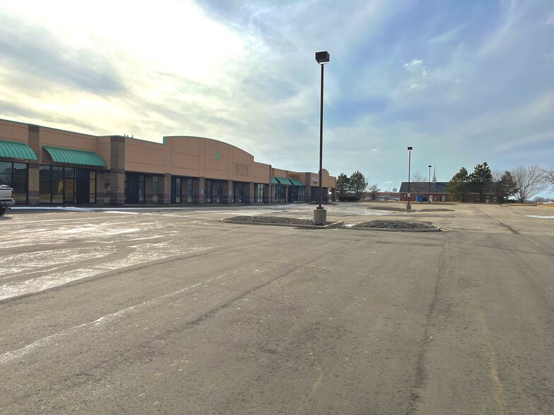 130-160 Harvest Dr, Louisburg, KS for lease - Building Photo - Image 2 of 12