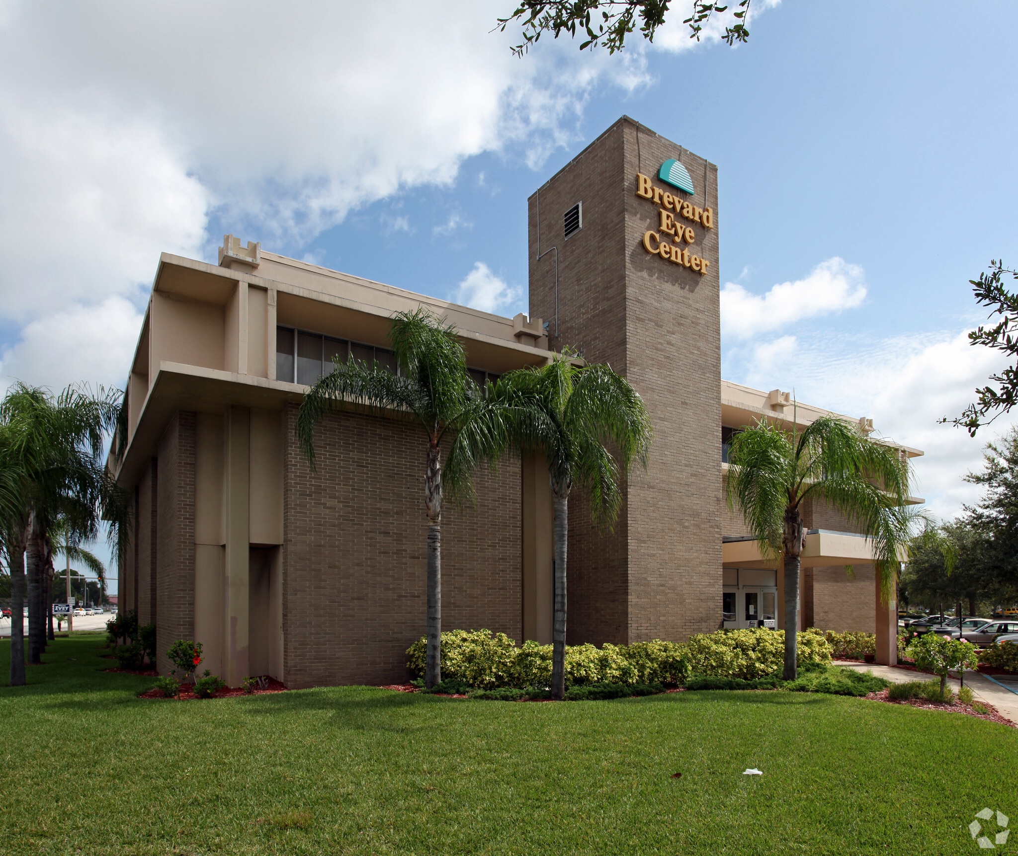 250 N Courtenay Pky, Merritt Island, FL for lease Primary Photo- Image 1 of 86