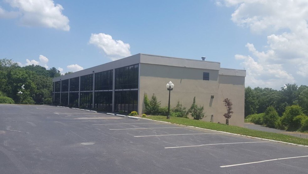 201 Sugarloaf Rd, Hendersonville, NC 28792