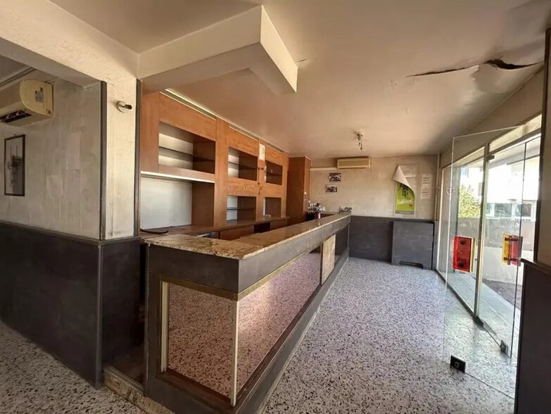 Retail in Saint-Raphaël for sale - Interior Photo - Image 1 of 6
