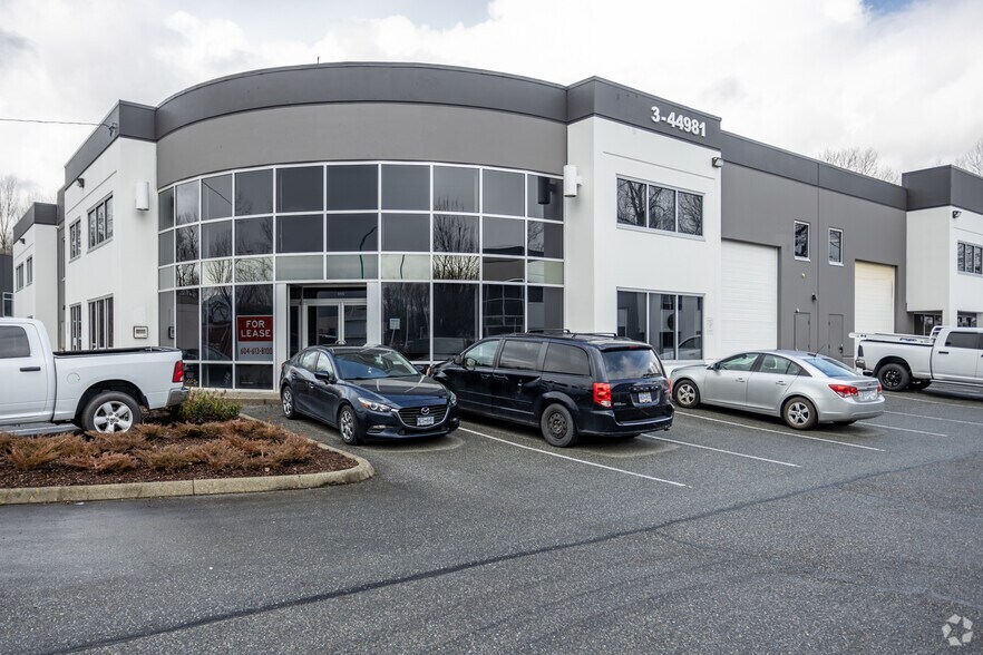 44981 Commercial Crt, Chilliwack, BC for lease - Primary Photo - Image 1 of 4
