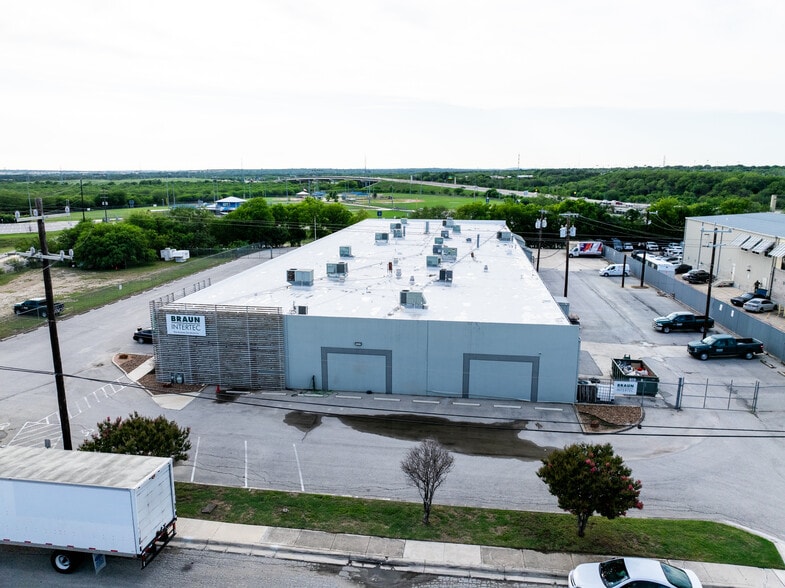 3503 Crosspoint, San Antonio, TX for lease - Building Photo - Image 3 of 5