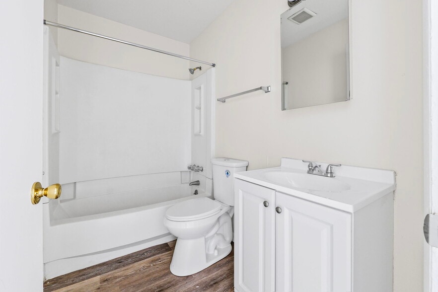 3917 Airport Hwy, Toledo, OH for sale - Building Photo - Image 3 of 7