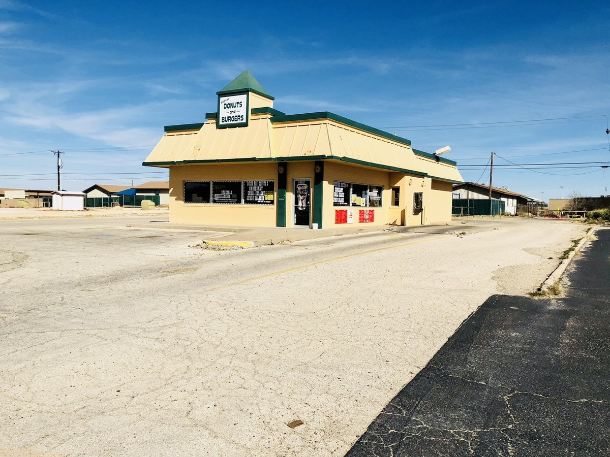 1306 N Main St, Andrews, TX 79714