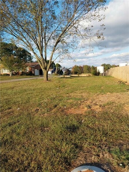 1814 Easley Hwy, Piedmont, SC for sale - Primary Photo - Image 2 of 4