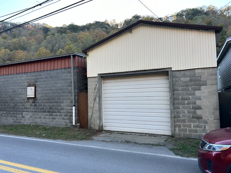 976 Enterprise Dr, Logan, WV for lease - Building Photo - Image 3 of 17