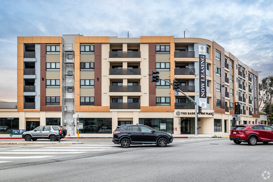 11701 W Gateway Blvd, Los Angeles, CA for lease - Building Photo - Image 2 of 23