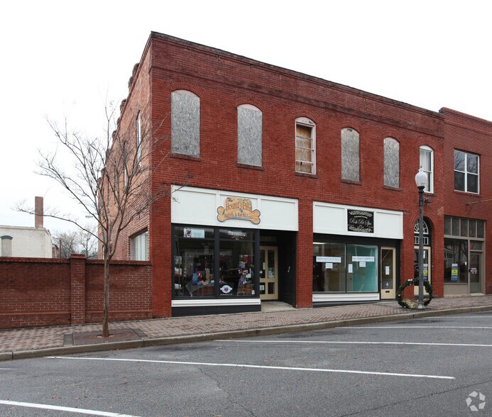 125127 W Solomon St, Griffin, GA 30223