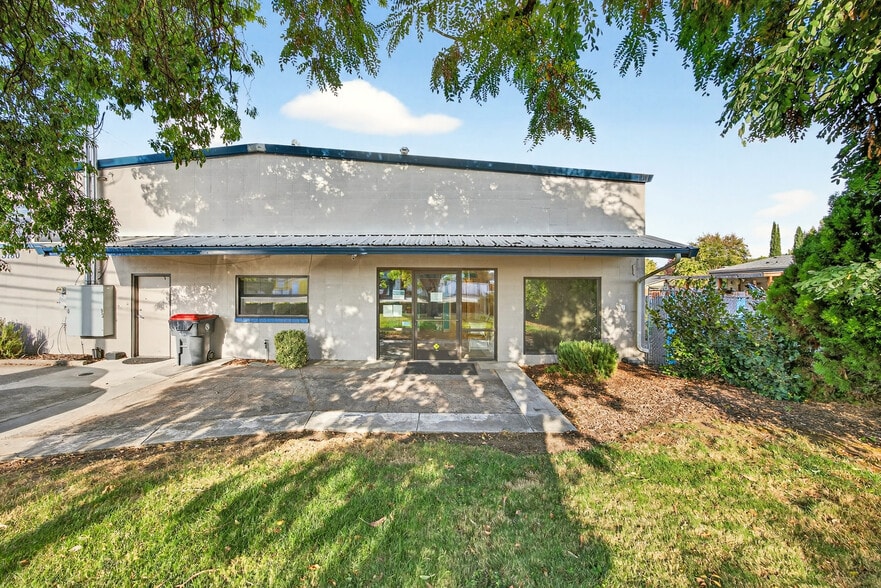 3100 Merriman Rd, Medford, OR for sale - Primary Photo - Image 1 of 27