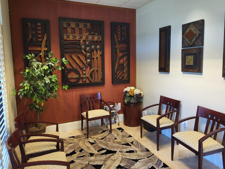 1575 Pine Ridge Rd, Naples, FL for lease - Building Photo - Image 3 of 8