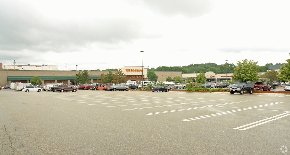 292 Daniel ster Hwy, Nashua, NH 03060