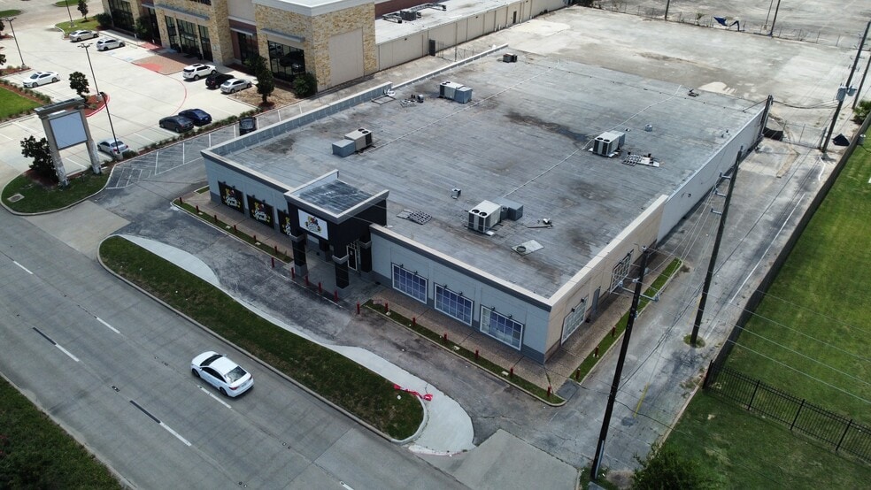 16525 North Fwy, Houston, TX for lease - Building Photo - Image 2 of 23