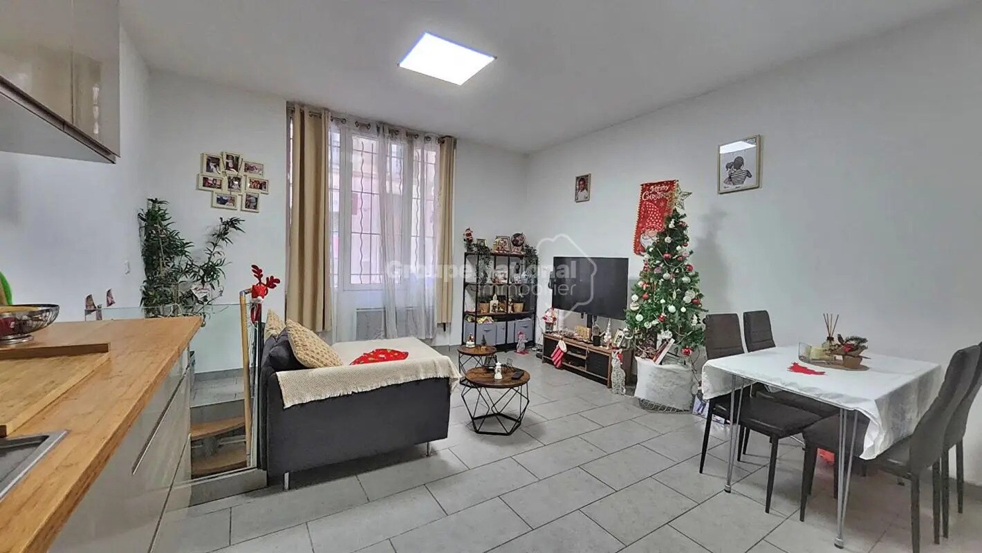 Retail in Marseille for sale Interior Photo- Image 1 of 6