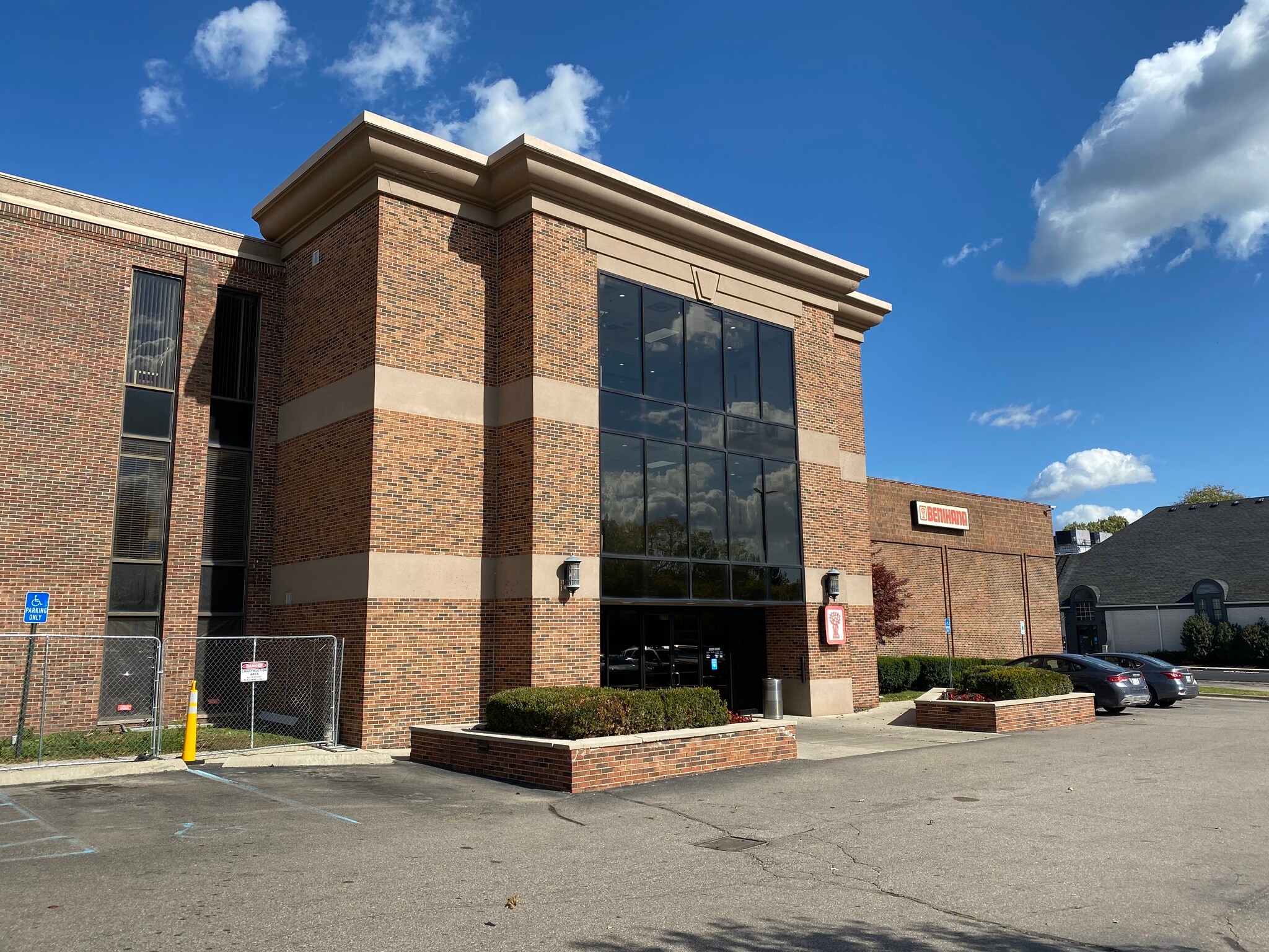 1985 W Big Beaver Rd, Troy, MI for lease Primary Photo- Image 1 of 19