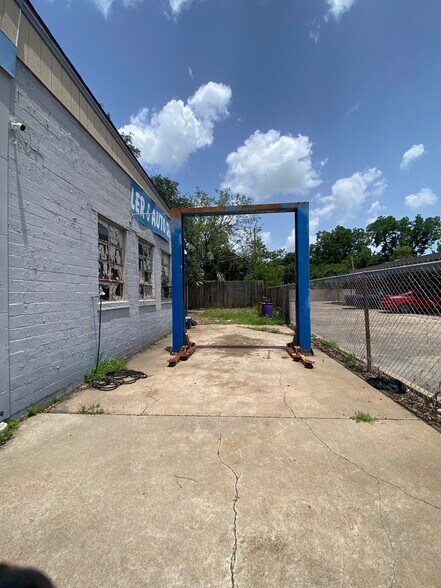 1398 Washington Blvd, Beaumont, TX for lease - Building Photo - Image 2 of 22