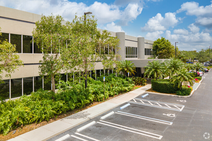 15280 NW 79th Ct, Miami Lakes, FL for lease - Building Photo - Image 1 of 9