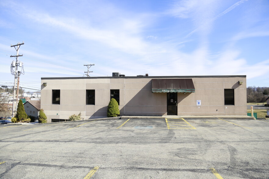 2 Highland Park Dr, Uniontown, PA for lease - Building Photo - Image 2 of 4