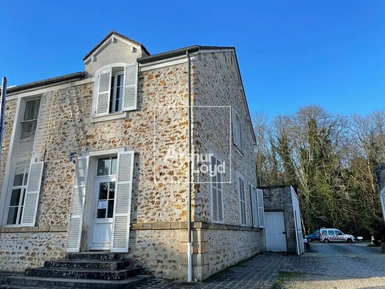 Office in Vaux-le-Pénil for lease - Building Photo - Image 1 of 6