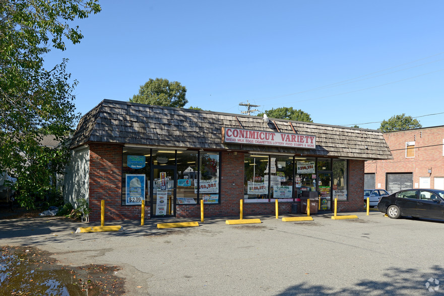 695 W Shore Rd, Warwick, RI for sale - Primary Photo - Image 1 of 1