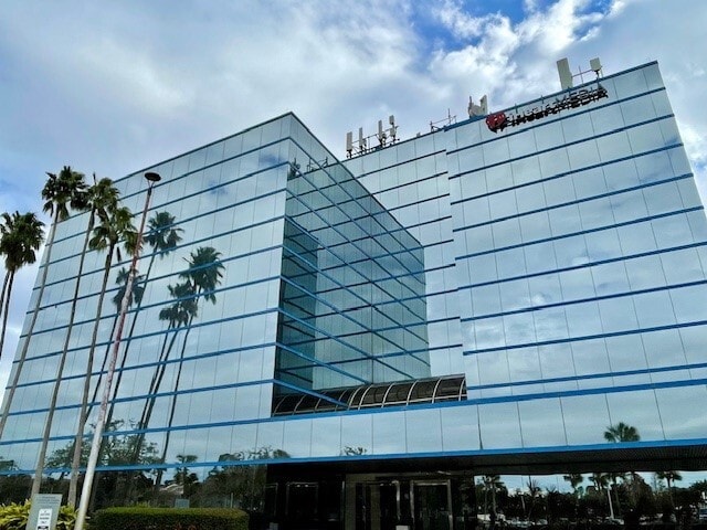 13577 Feather Sound Dr, Clearwater, FL for lease - Building Photo - Image 3 of 19