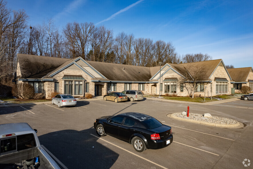 912 Centennial Way, Lansing, MI for lease - Primary Photo - Image 1 of 5