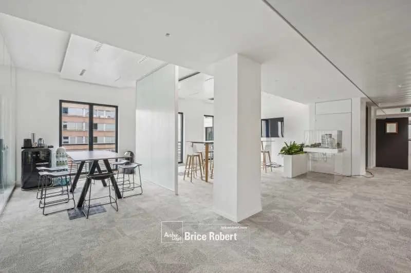 Flex in Lyon for lease - Building Photo - Image 3 of 32