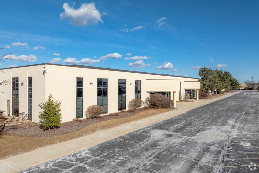 2500 Warrenville Rd, Downers Grove, IL for lease - Building Photo - Image 1 of 5