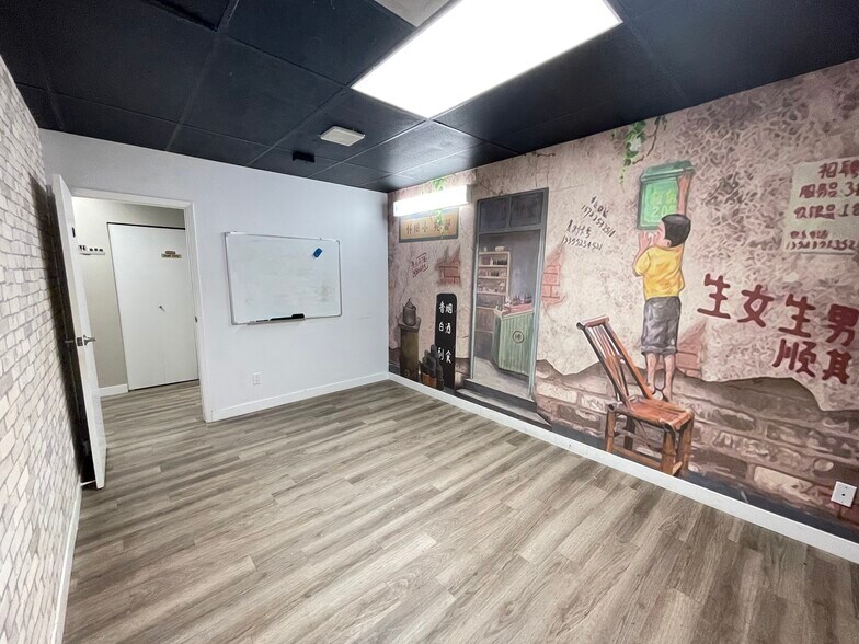 4400 Hazelbridge Way, Richmond, BC for lease - Interior Photo - Image 3 of 5