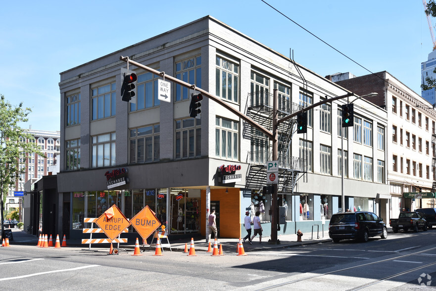 1036 W Burnside St, Portland, OR for lease - Building Photo - Image 1 of 6