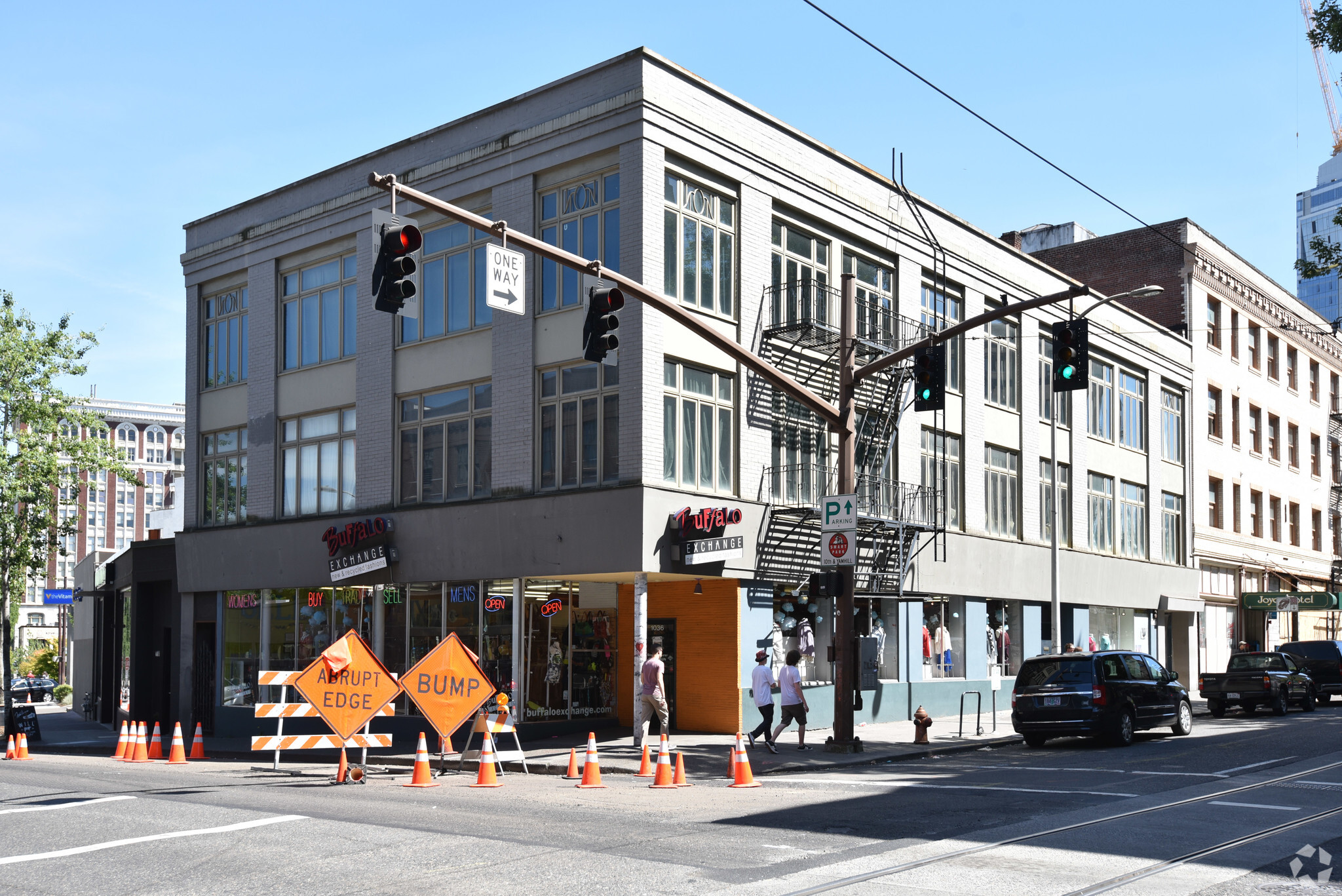 1036 W Burnside St, Portland, OR for lease Building Photo- Image 1 of 7