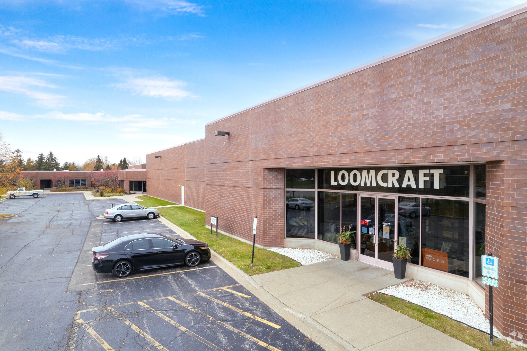 645-647 Lakeview Pky, Vernon Hills, IL for lease Primary Photo- Image 1 of 7