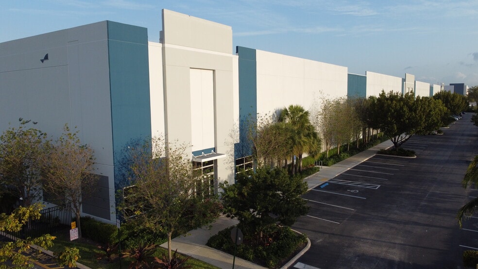 3501 Burris Rd, Davie, FL for lease - Building Photo - Image 1 of 16