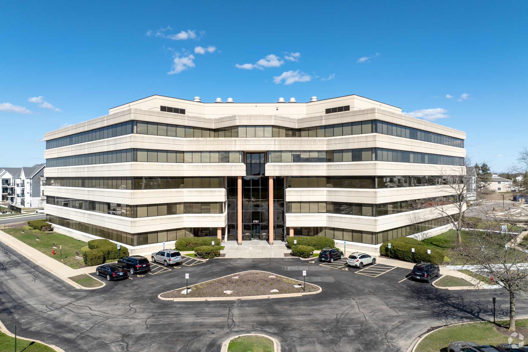1721 Moon Lake Blvd, Hoffman Estates, IL for lease Primary Photo- Image 1 of 44