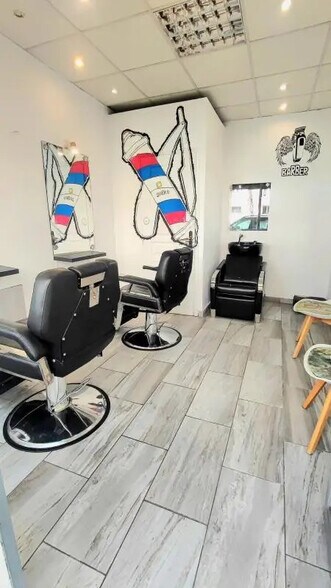 Retail in Nice for sale - Interior Photo - Image 2 of 4