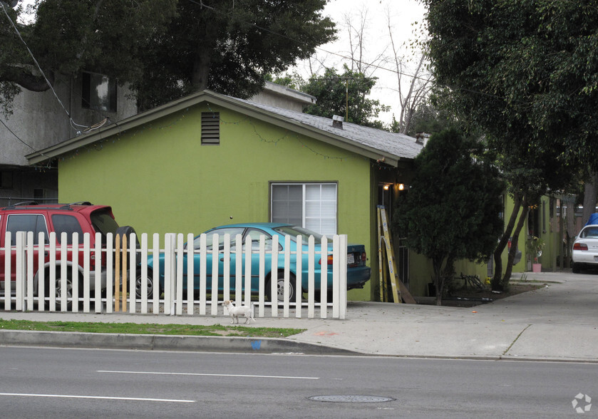 13850 Sherman Way, Van Nuys, CA for sale - Primary Photo - Image 1 of 3