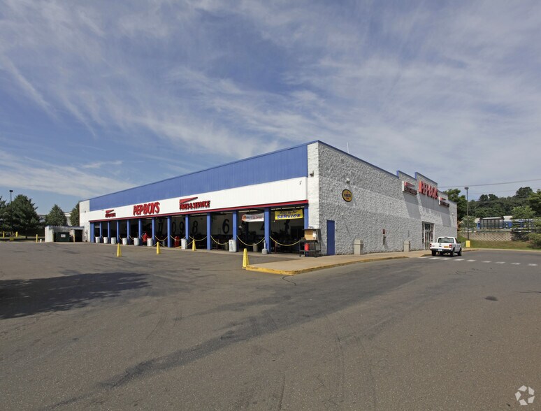 2335 Dixwell Ave, Hamden, CT 06514