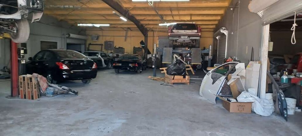 3916 W Ledbetter Dr, Dallas, TX for sale - Interior Photo - Image 3 of 16