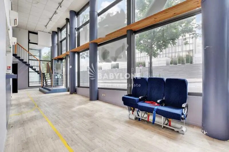 Retail in Paris for lease - Interior Photo - Image 2 of 7