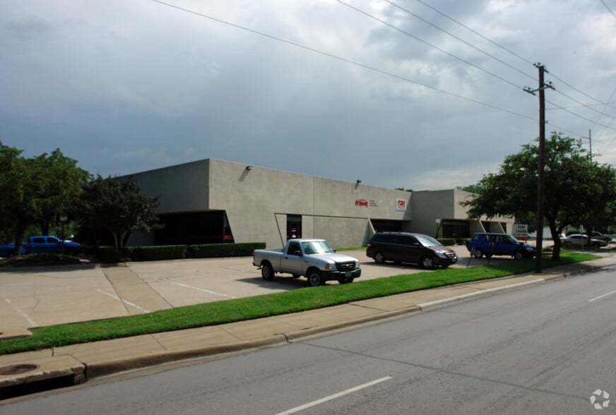 1451 Empire Central Dr, Dallas, TX for lease - Building Photo - Image 3 of 9