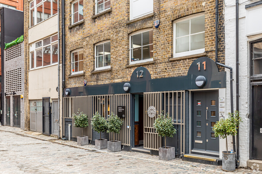 11-12 Charlotte Mews, London for lease - Building Photo - Image 2 of 4