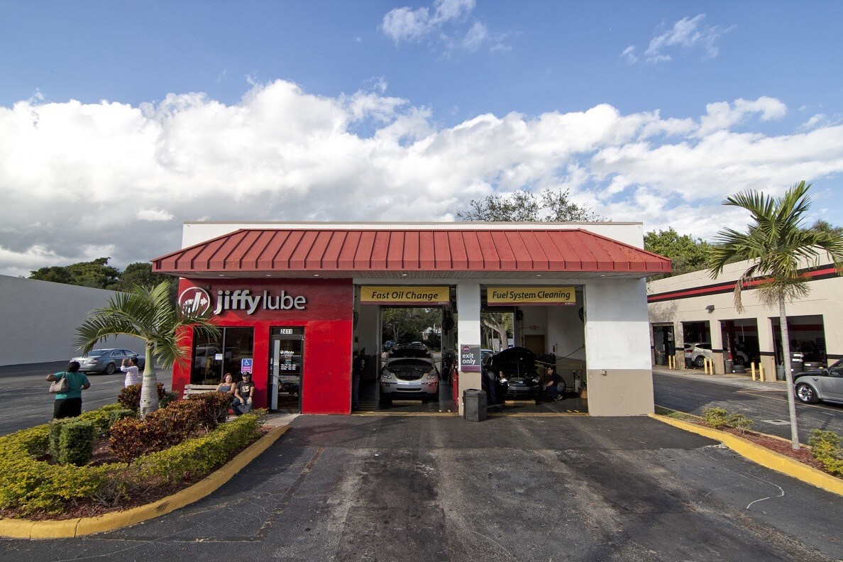 2411 Stirling Rd, Fort Lauderdale, FL for sale Building Photo- Image 1 of 1