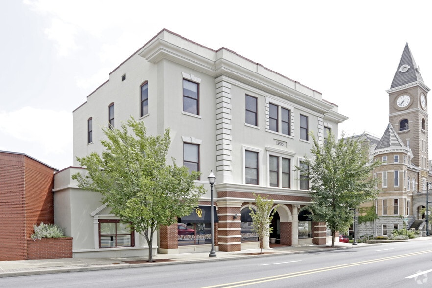 2 N College Ave, Fayetteville, AR for lease - Building Photo - Image 1 of 17