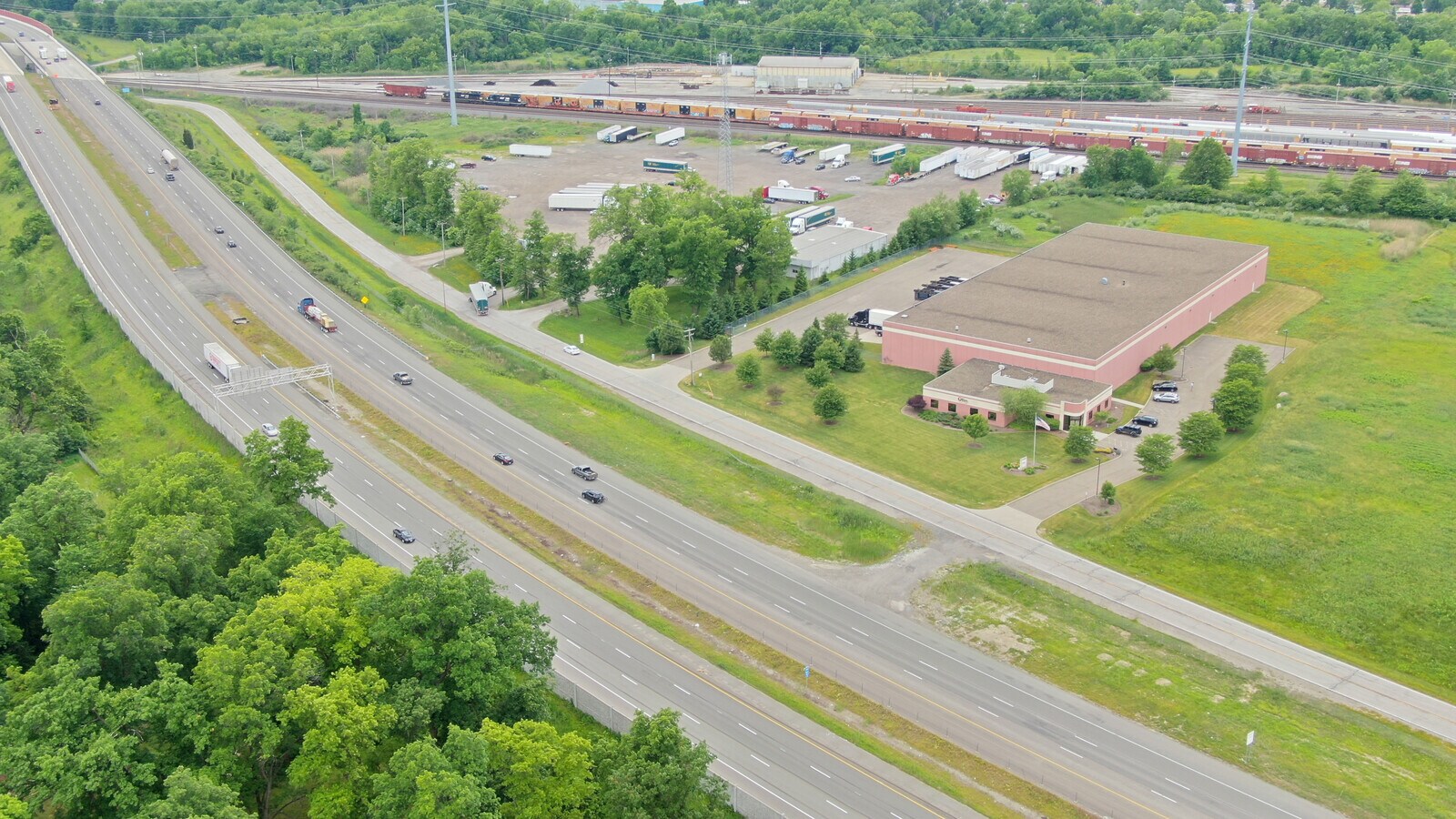 9456 Freeway Dr, Macedonia, OH 44056